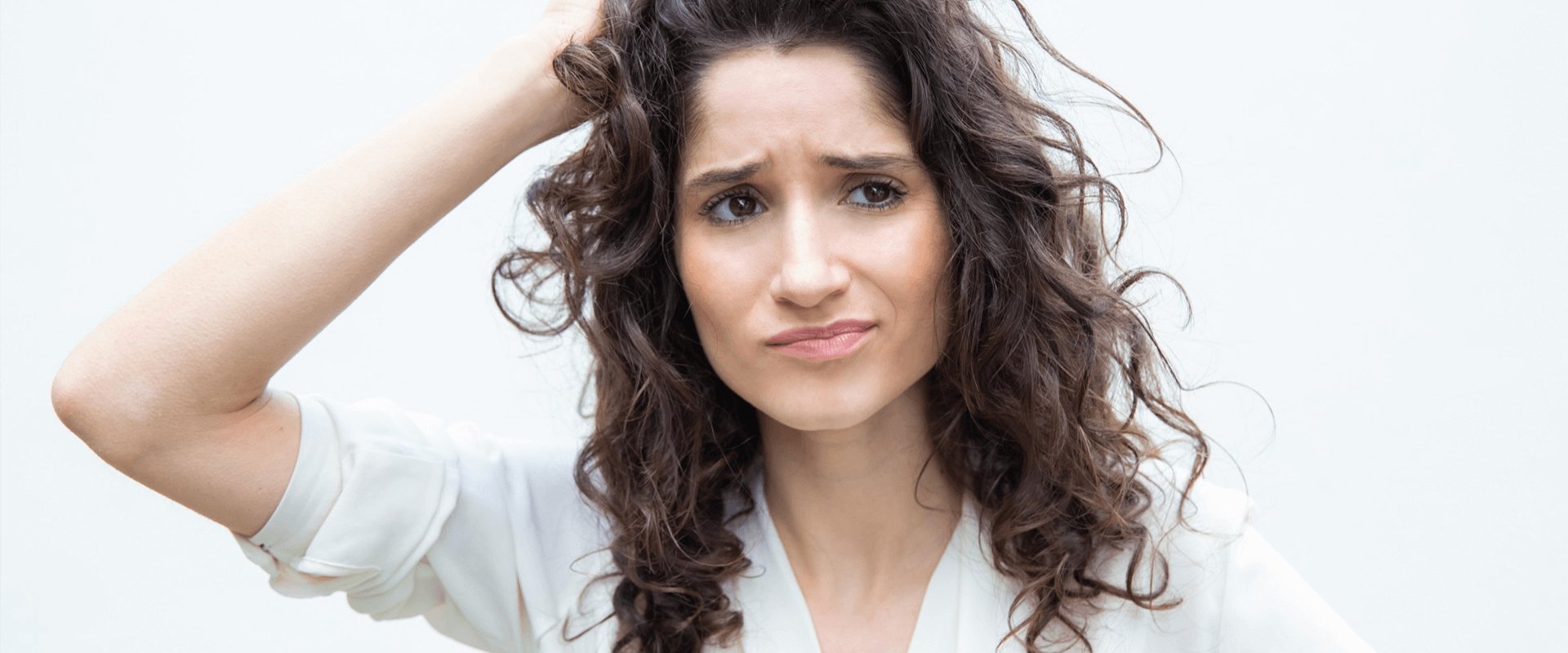 É normal ter corrimento rosa? Descubra as possíveis causas e